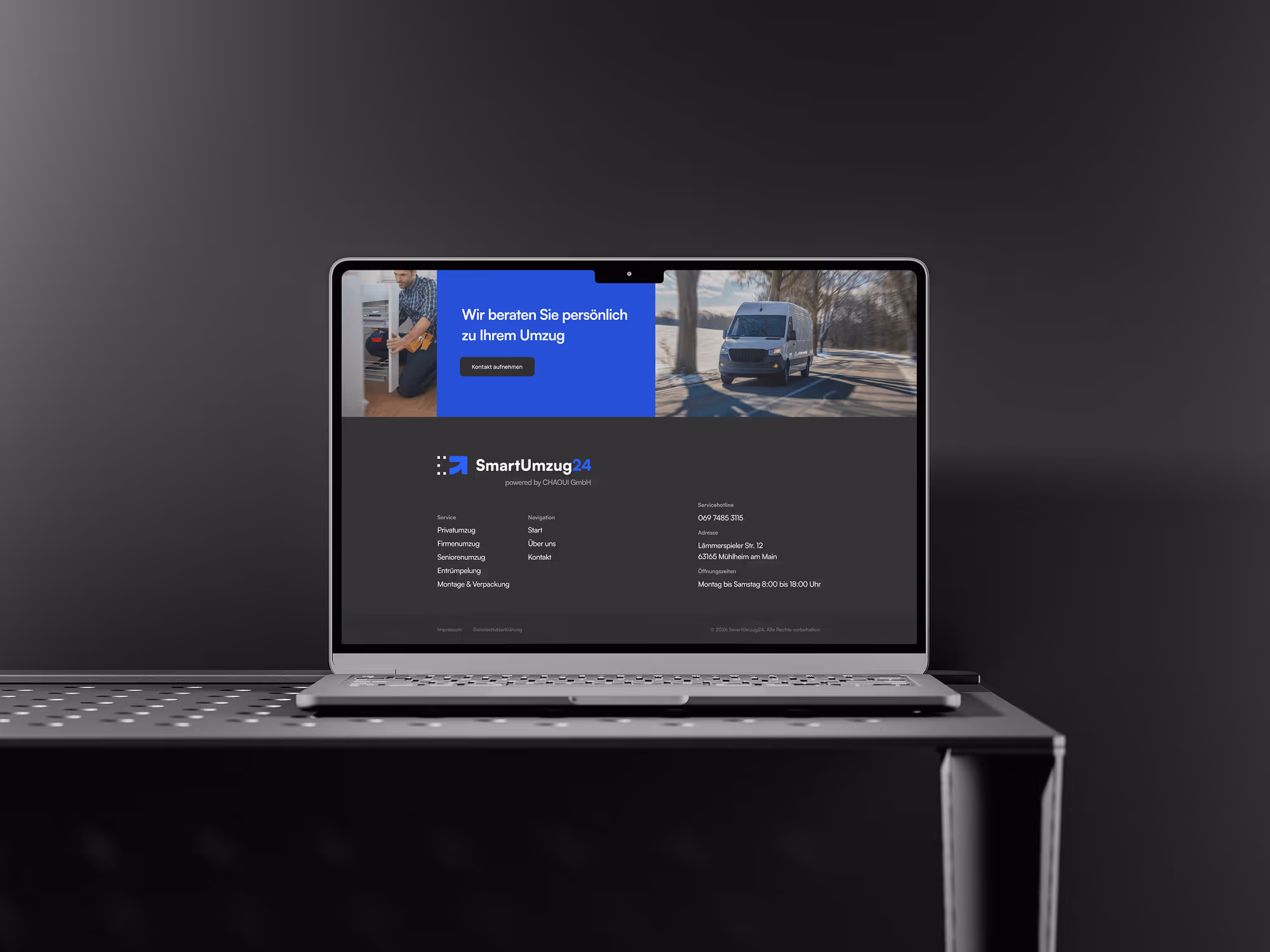 Footer-Bereich der SmartUmzug24 Website auf einem Laptop